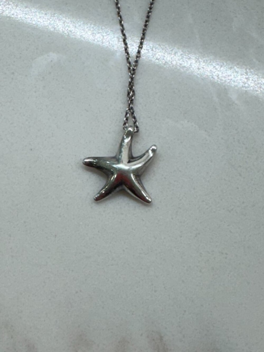 Tiffany & Co. Elsa Peretti 16 in Necklace with 28 mm Starfish Pendant 925